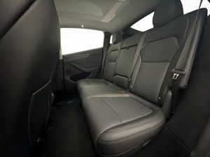 Tesla Model Y bild 28