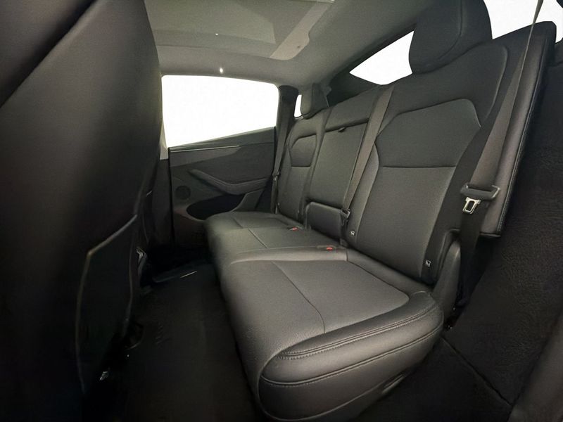 Tesla Model Y bild 28