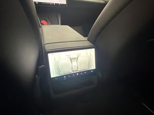 Tesla Model Y bild 14
