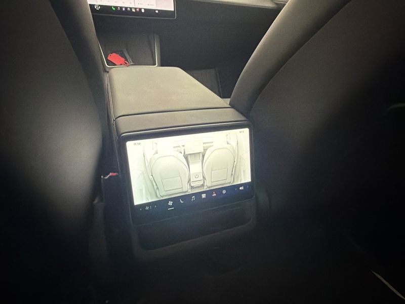 Tesla Model Y bild 14