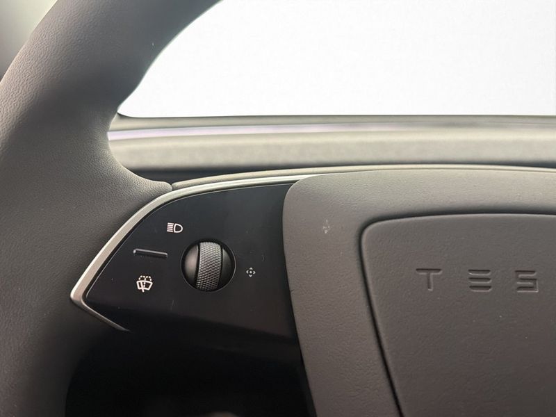 Tesla Model Y bild 17