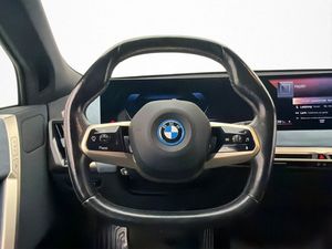BMW iX bild 17