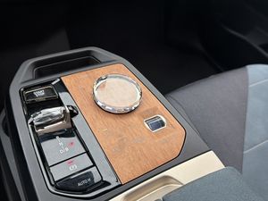 BMW iX bild 25