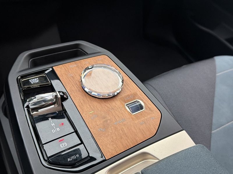 BMW iX bild 25