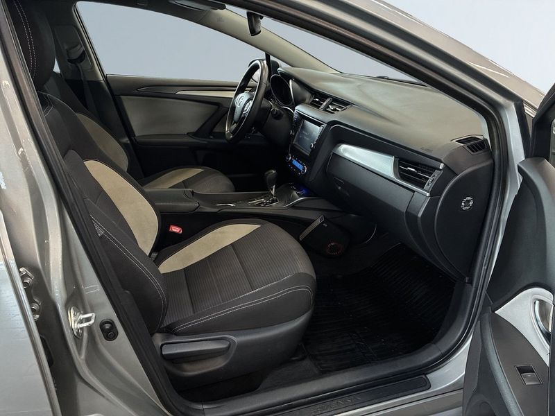 Toyota Avensis bild 10