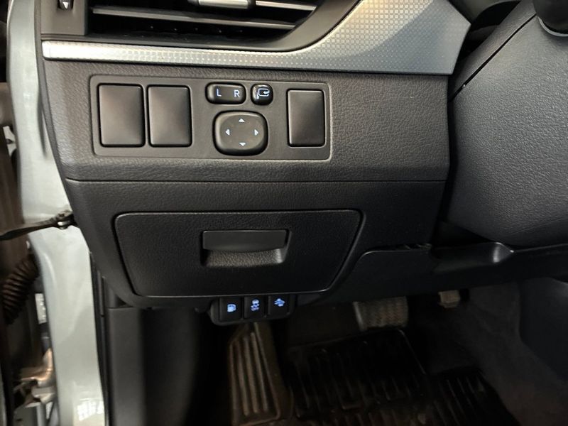 Toyota Avensis bild 22