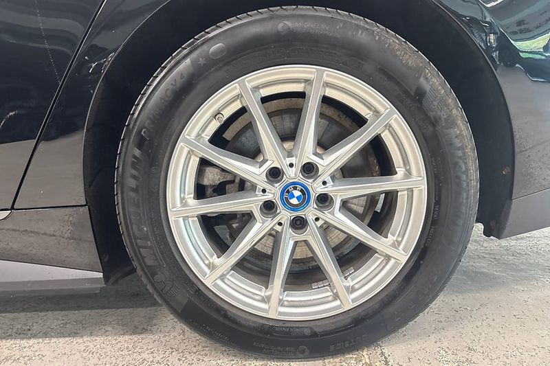 BMW i4 bild 15