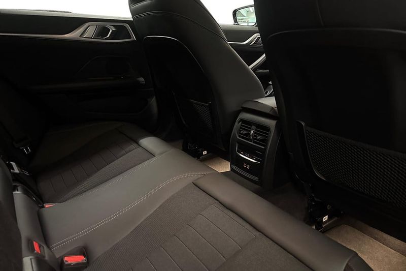 BMW i4 bild 7