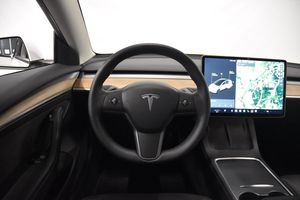 Tesla Model 3 bild 2