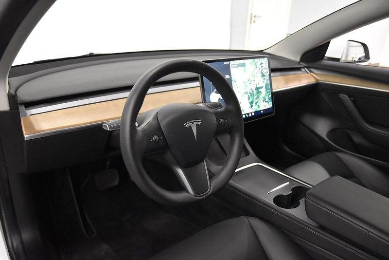 Tesla Model 3 bild 8