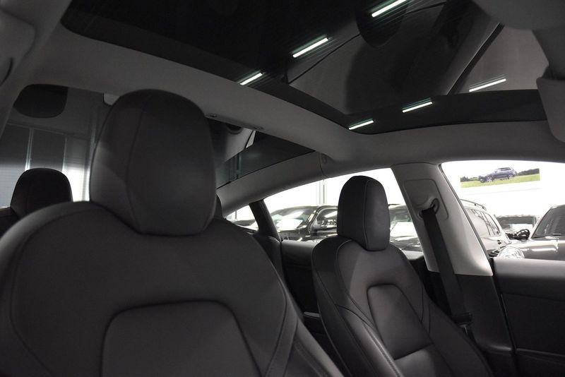 Tesla Model 3 bild 13
