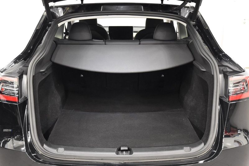 Tesla Model Y bild 26