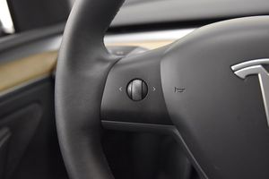 Tesla Model Y bild 10