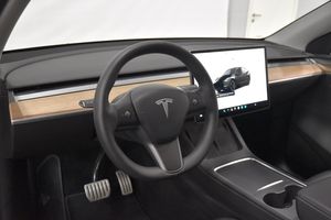 Tesla Model Y bild 8