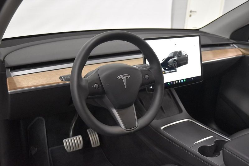 Tesla Model Y bild 8