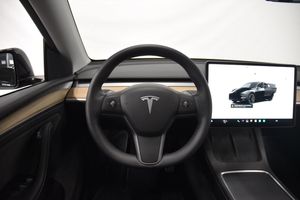 Tesla Model Y bild 2
