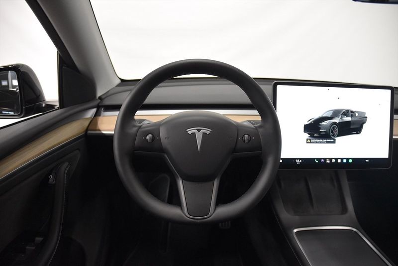 Tesla Model Y bild 2