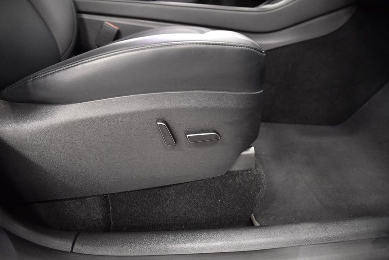 Tesla Model Y bild 15