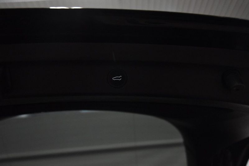 Tesla Model Y bild 25