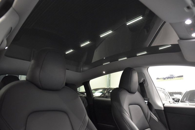 Tesla Model Y bild 13