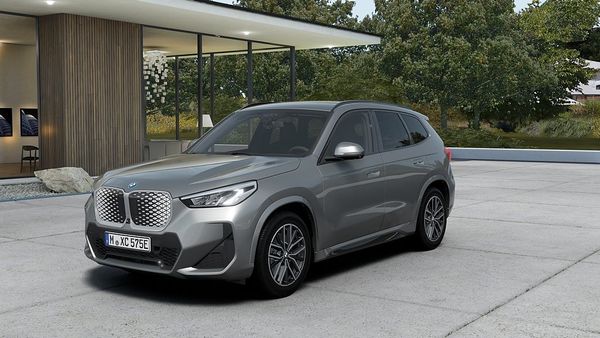 BMW iX1 xDrive30 M Sport Ed Drag DA | Ränta 0,95% - 2026
