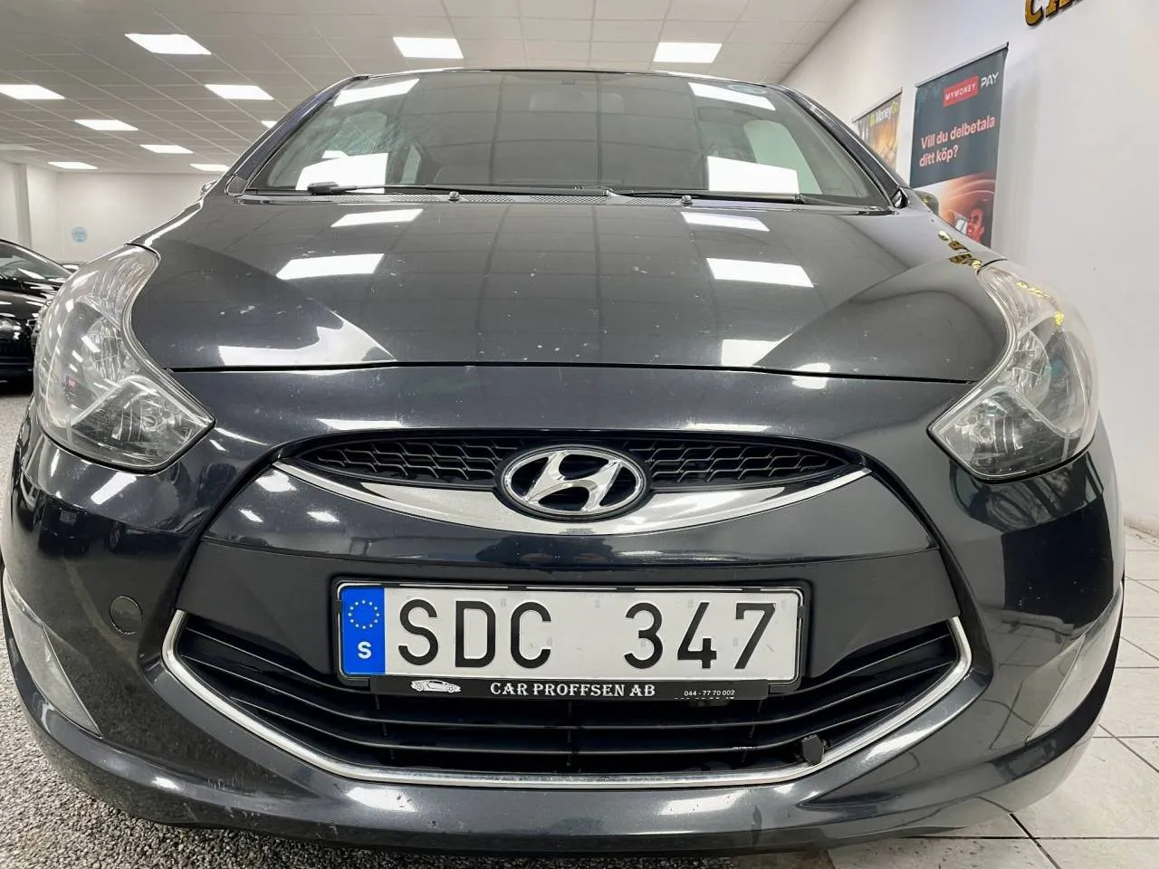 Vehicle image 14