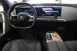 BMW iX bild 11