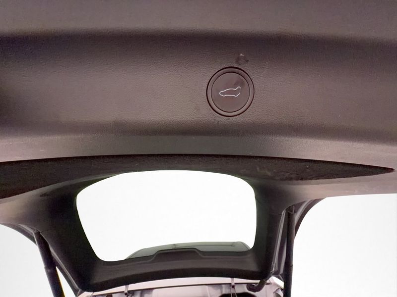Tesla Model Y bild 14