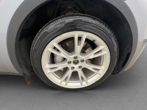 Tesla Model Y bild 32