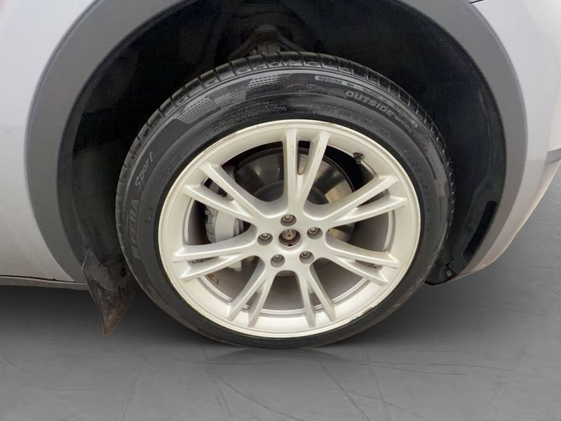 Tesla Model Y bild 32