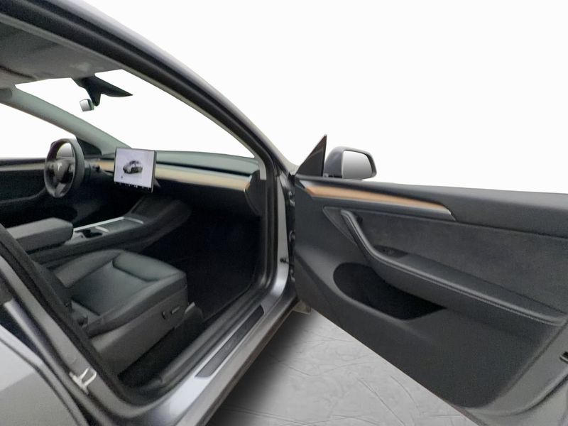 Tesla Model Y bild 25