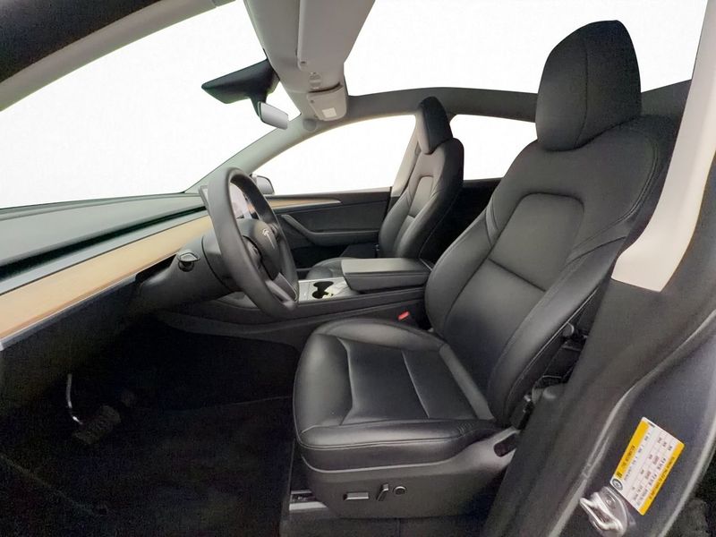 Tesla Model Y bild 15