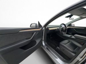Tesla Model Y bild 33