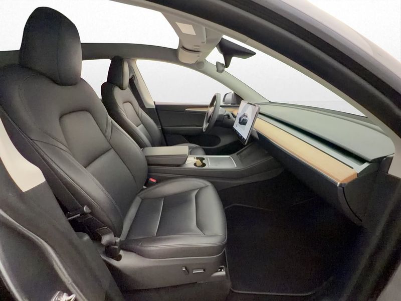 Tesla Model Y bild 18