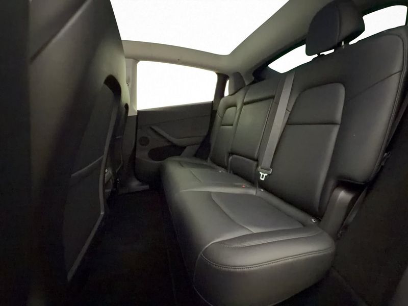Tesla Model Y bild 19