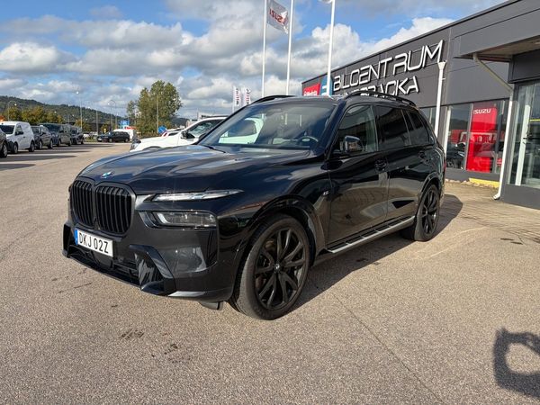 BMW X7 xDrive40d Comfort, M Sport,Pro Exucutive, Drag,Panorama - 2024