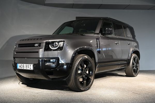 Land Rover Defender 110 110 P300e X-Dynamic SE *DIREKTLEVERANS* - 2026