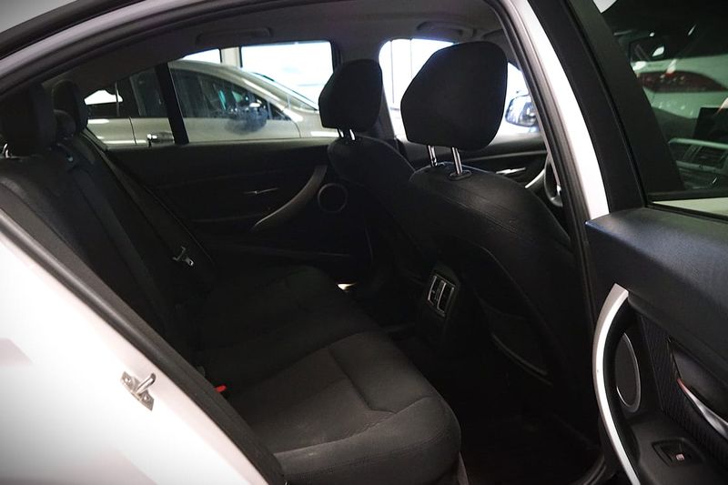 BMW 320 bild 15