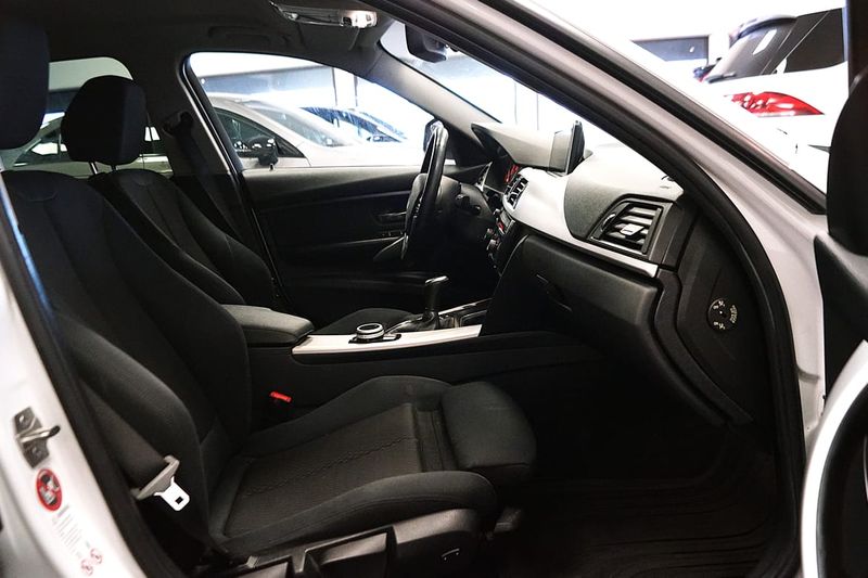 BMW 320 bild 13