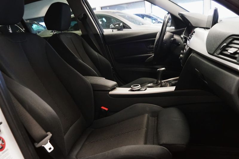 BMW 320 bild 14