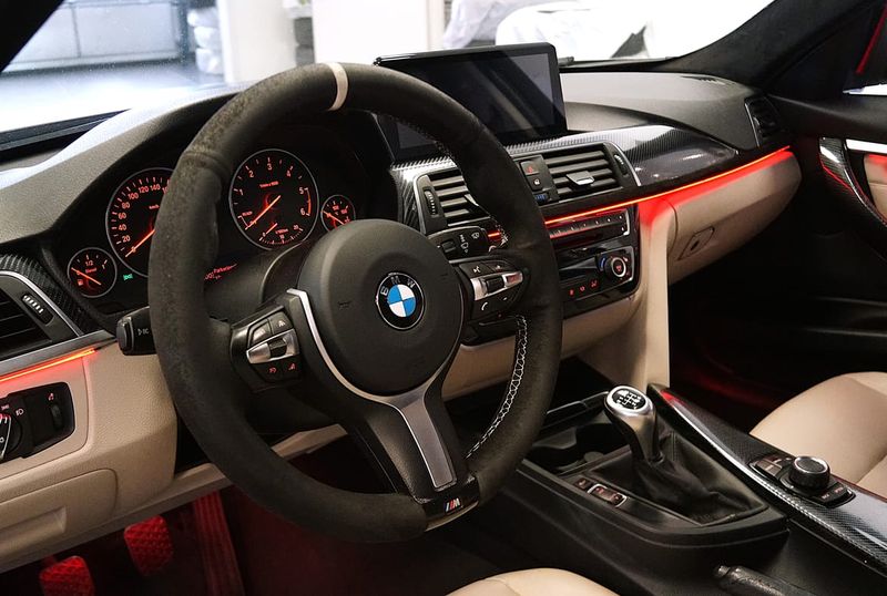 BMW 320 bild 10