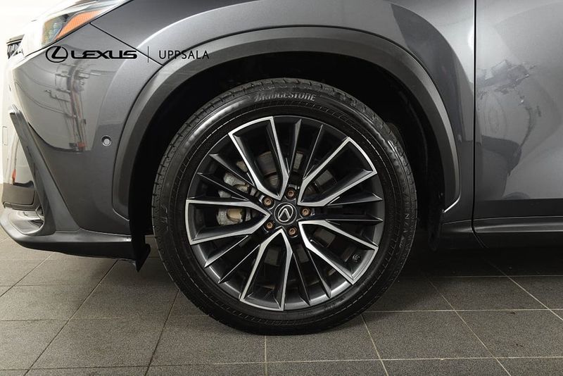 Lexus NX bild 18