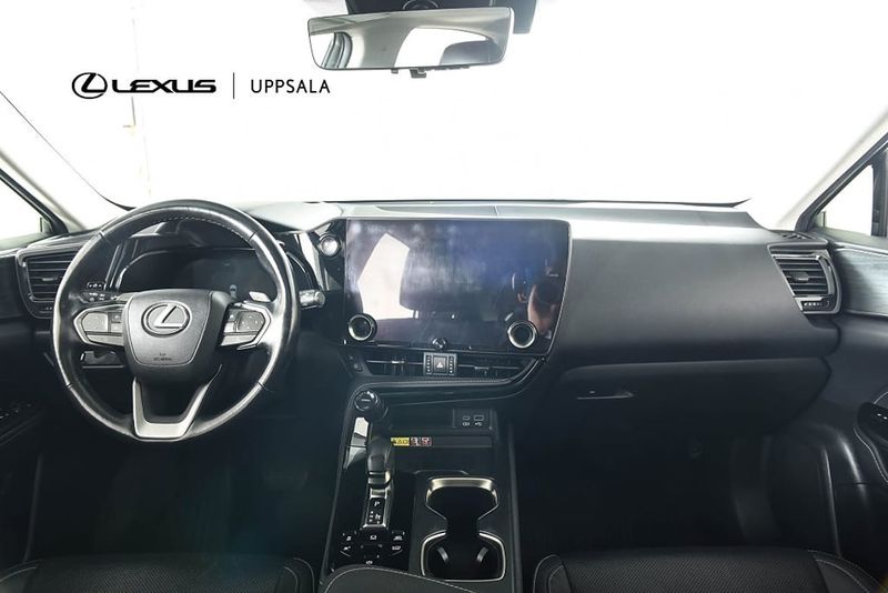 Lexus NX bild 8