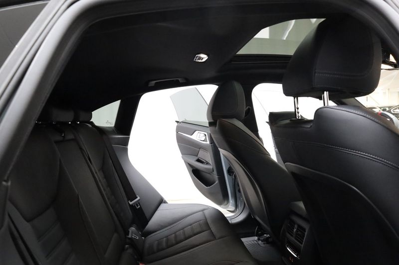 BMW i4 bild 18