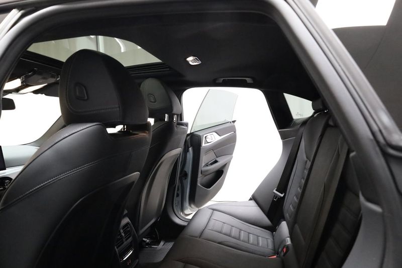 BMW i4 bild 12