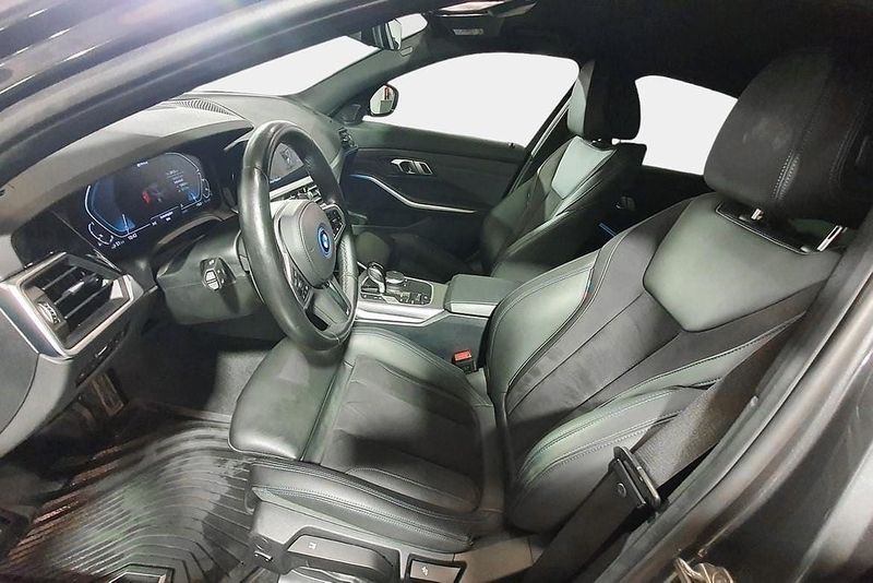 BMW 330 bild 18
