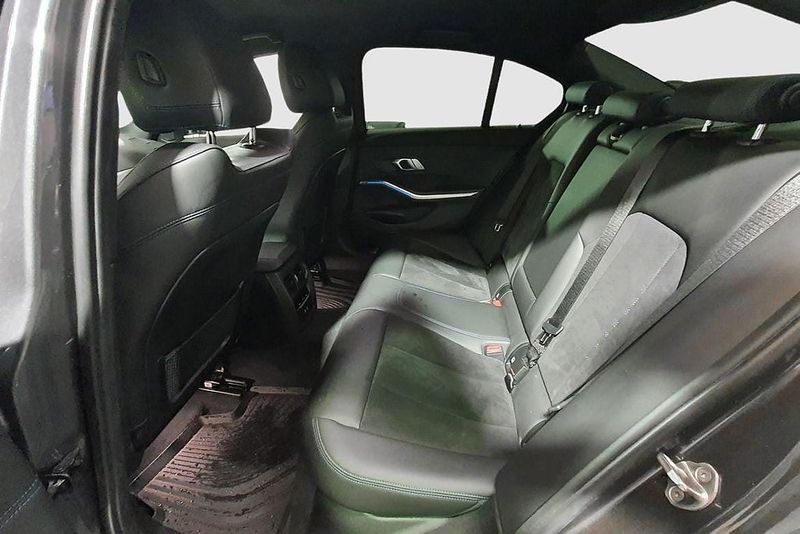 BMW 330 bild 17