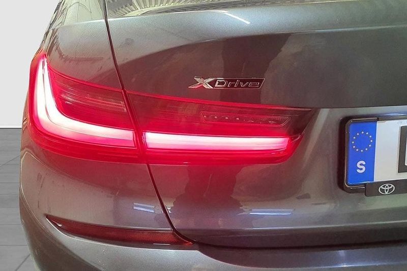 BMW 330 bild 10