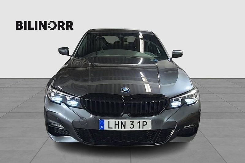 BMW 330 bild 9