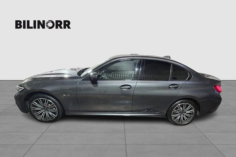 BMW 330 bild 2